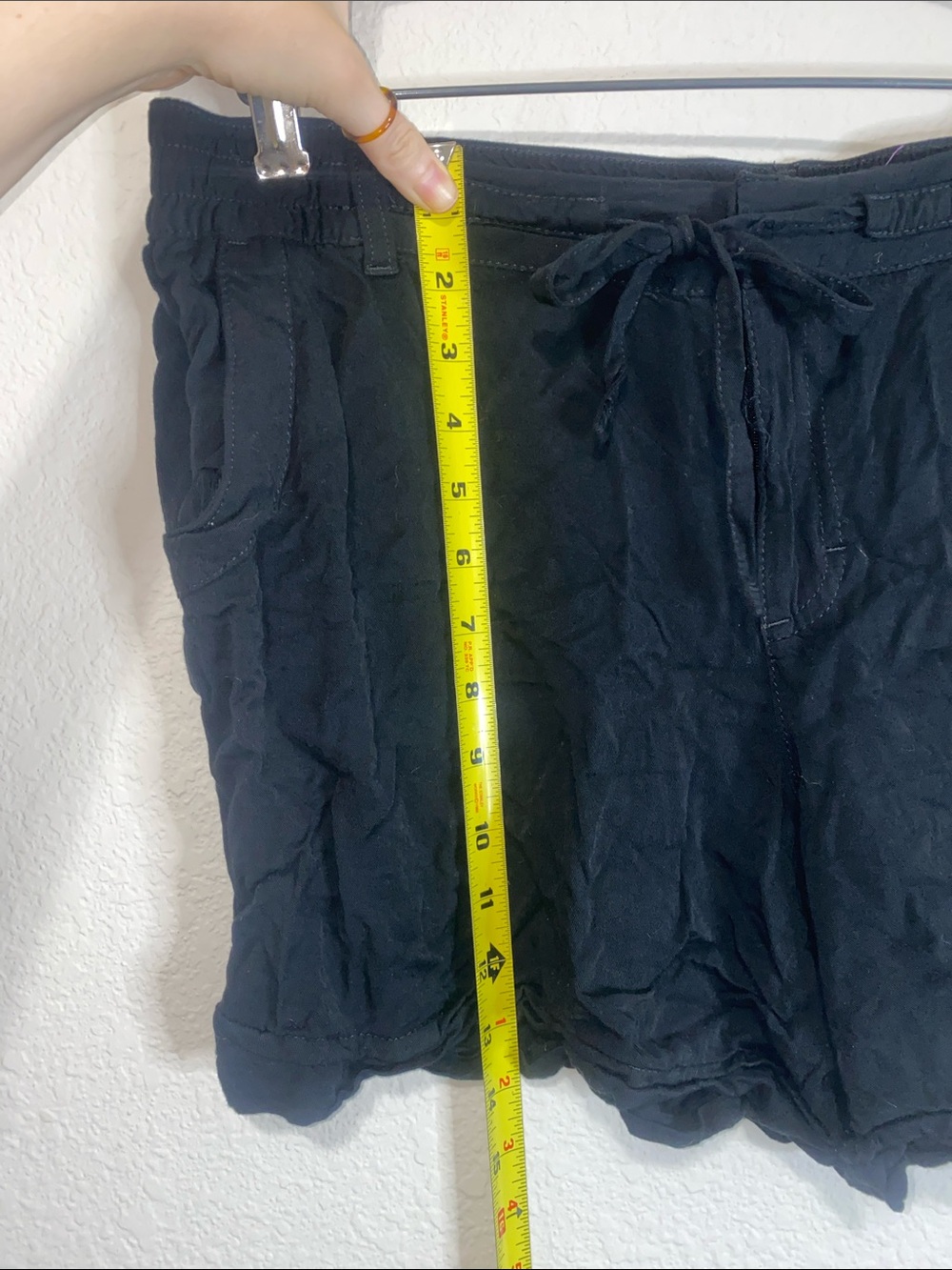 🪼Gloria Vanderbilt black shorts with tie! - Picture 3 of 8